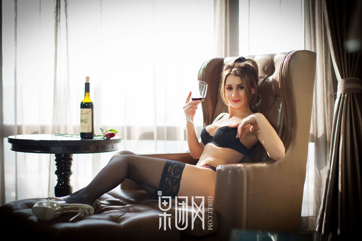 欧美豪乳 蜂腰爆臀娘 写真套图
