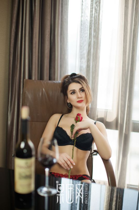 欧美豪乳 蜂腰爆臀娘 写真套图