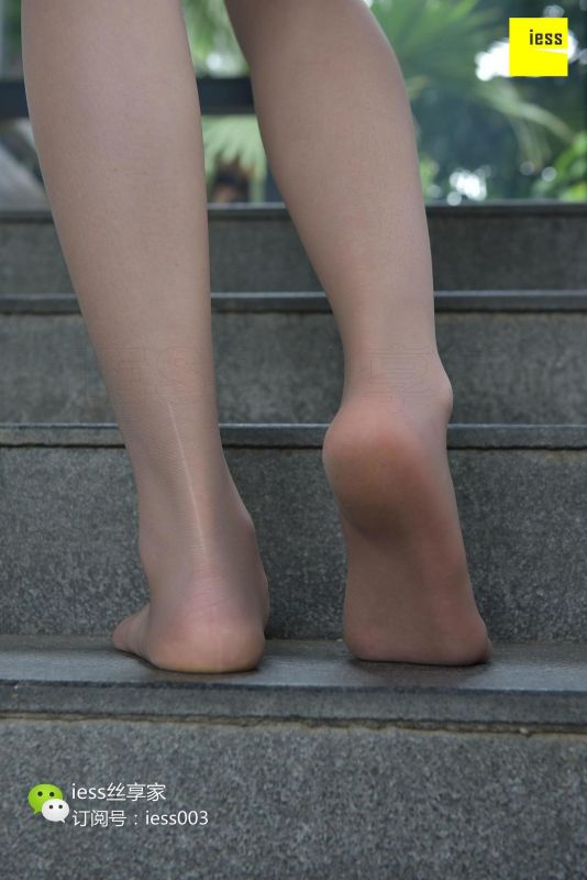 七七  《没有什么比棕色更性感的了》 丝足写真