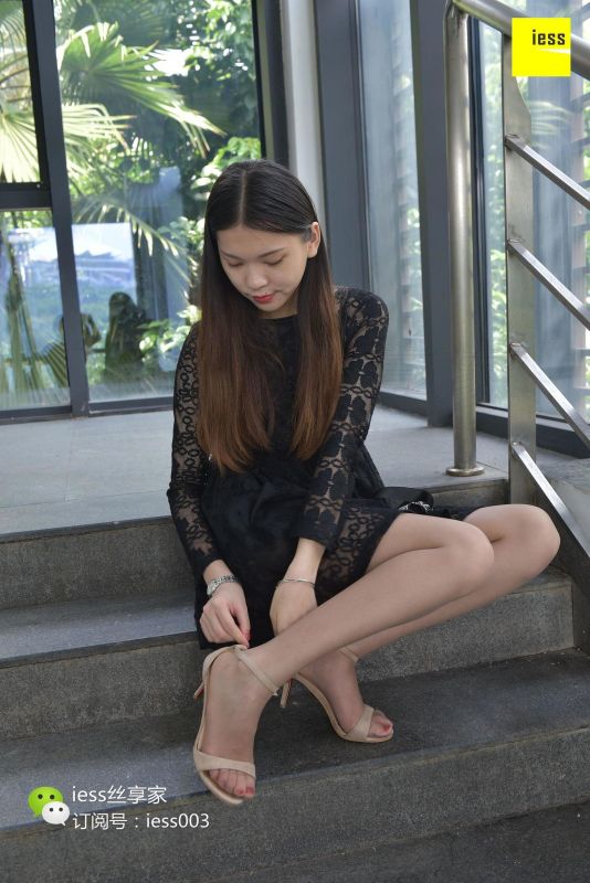 七七  《没有什么比棕色更性感的了》 丝足写真