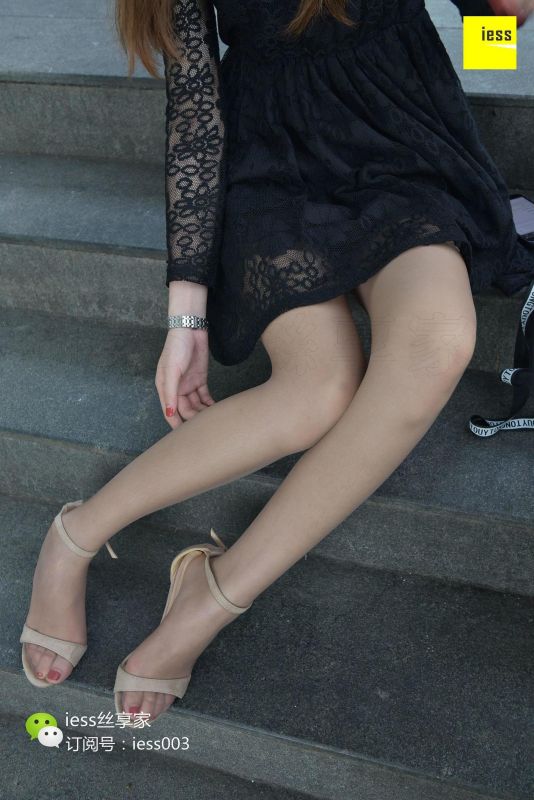 七七  《没有什么比棕色更性感的了》 丝足写真
