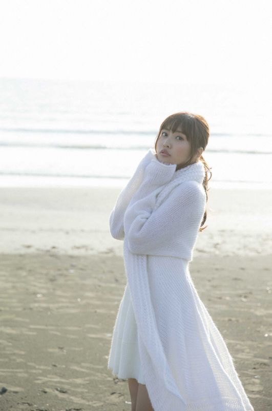 Hinako Sano 佐野ひなこ「冬のぬくもり」