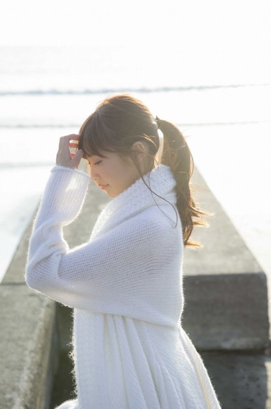 Hinako Sano 佐野ひなこ「冬のぬくもり」