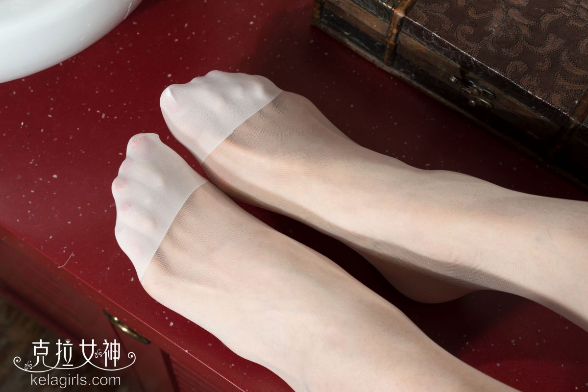 王睿 《银丝巧足》玉足写真套图