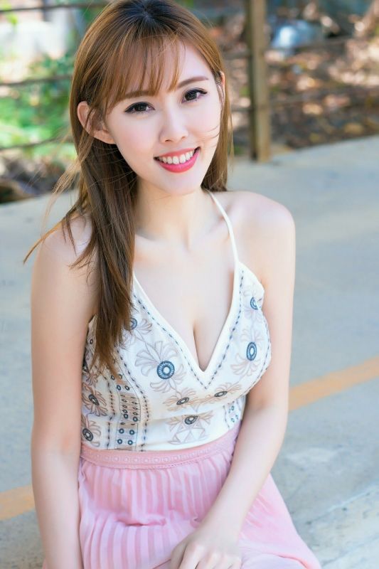 [台湾美女] QueenieQ尼 - 清新街拍作品 写真图片