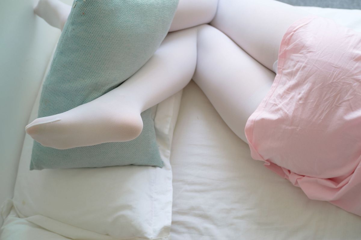 粉红少女白丝美足 萝莉丝足写真套图