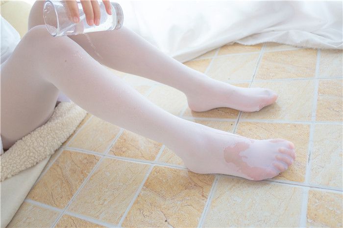[萝莉控]百褶裙小萝莉的湿足诱惑[69P]