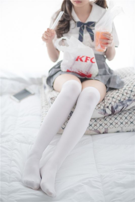 [萝莉控]穿白丝的双马尾并没有诱惑你[84P]