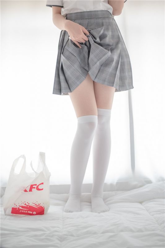 [萝莉控]穿白丝的双马尾并没有诱惑你[84P]