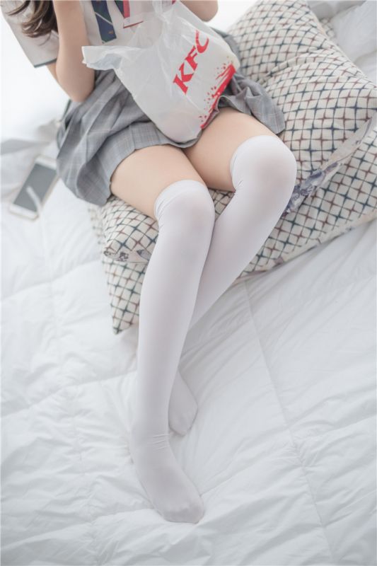 [萝莉控]穿白丝的双马尾并没有诱惑你[84P]