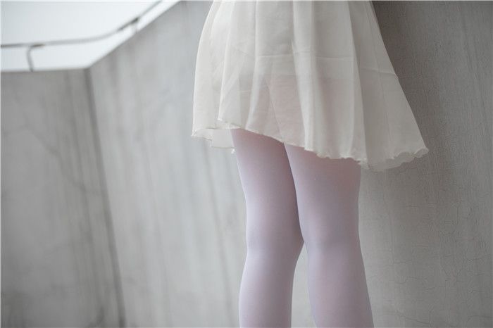 [萝莉控]天台上的蓝色衬衫黄短裙[83P]