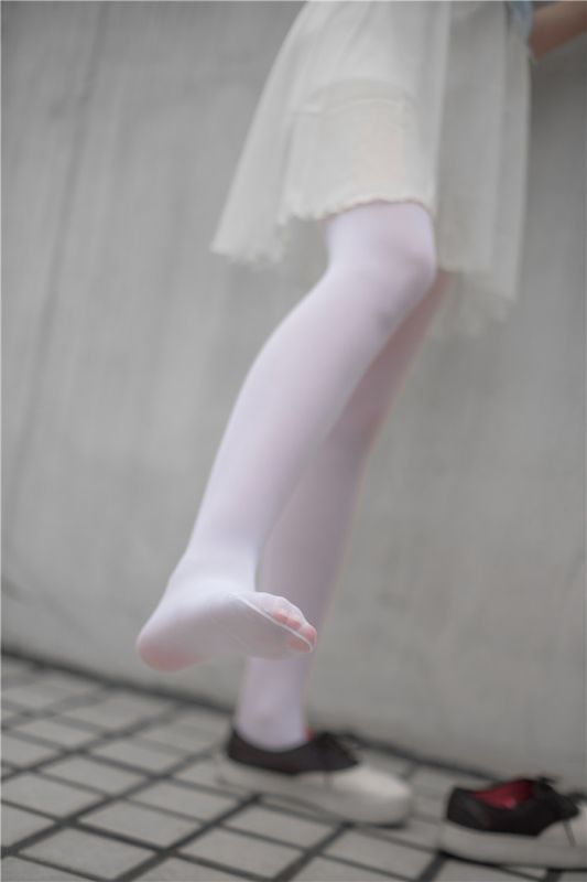 [萝莉控]天台上的蓝色衬衫黄短裙[83P]