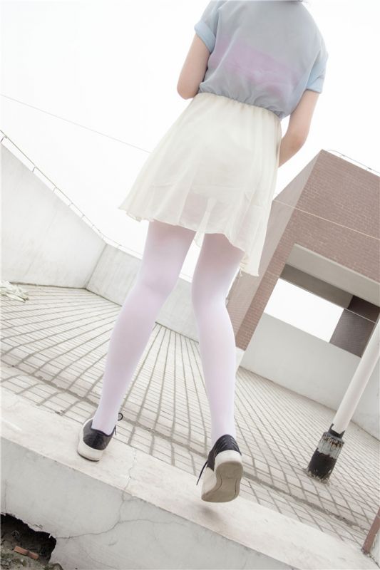 [萝莉控]天台上的蓝色衬衫黄短裙[83P]