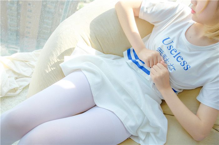 [萝莉控]白色短裙下的白丝美腿[94P]