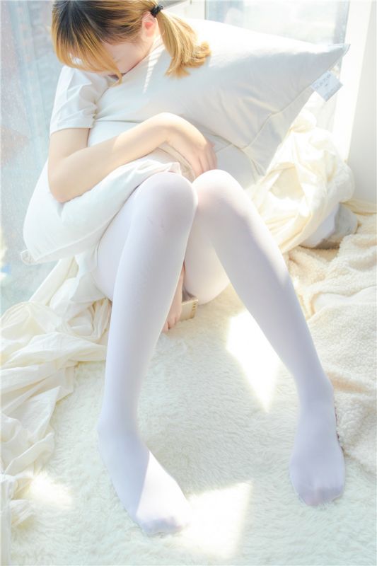 [萝莉控]白色短裙下的白丝美腿[94P]