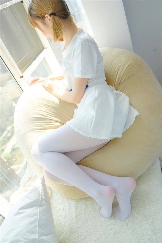 [萝莉控]白色短裙下的白丝美腿[94P]