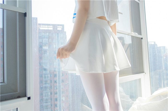 [萝莉控]白色短裙下的白丝美腿[94P]
