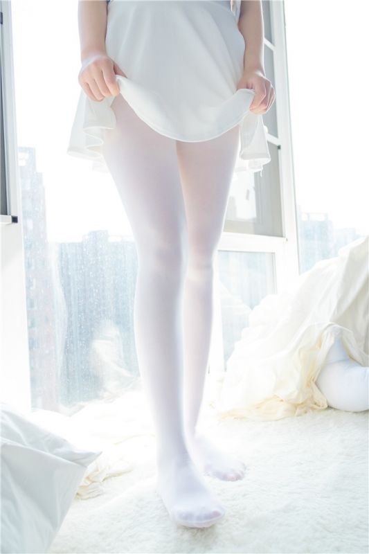 [萝莉控]白色短裙下的白丝美腿[94P]