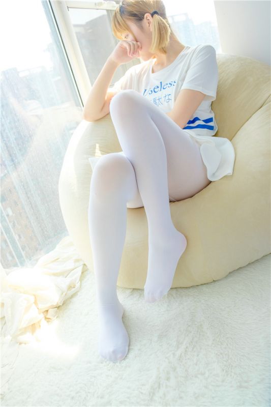 [萝莉控]白色短裙下的白丝美腿[94P]