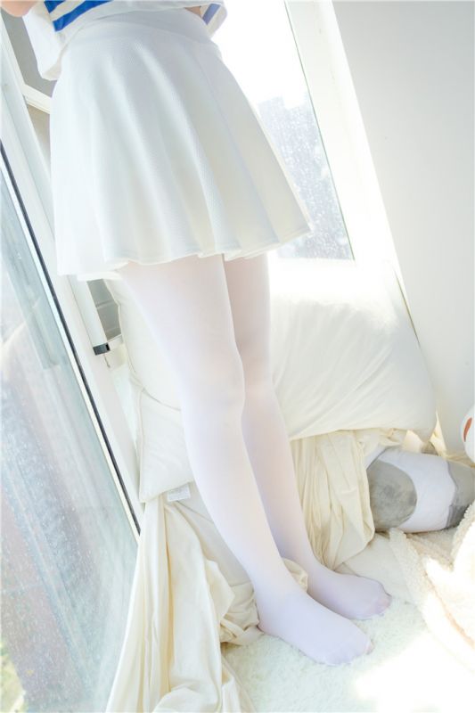 [萝莉控]白色短裙下的白丝美腿[94P]