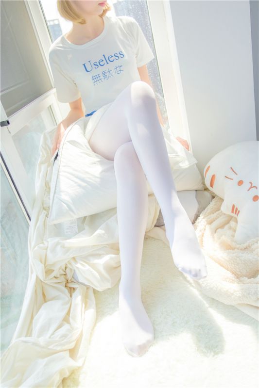 [萝莉控]白色短裙下的白丝美腿[94P]