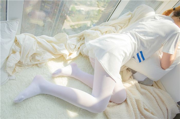 [萝莉控]白色短裙下的白丝美腿[94P]