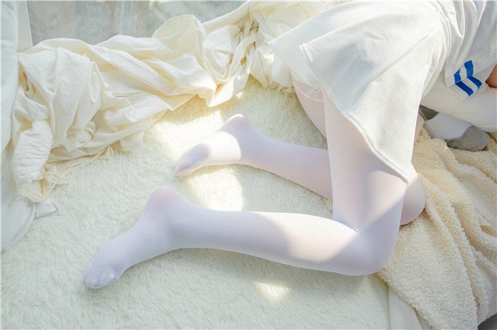 [萝莉控]白色短裙下的白丝美腿[94P]