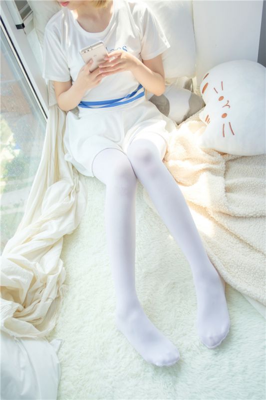 [萝莉控]白色短裙下的白丝美腿[94P]