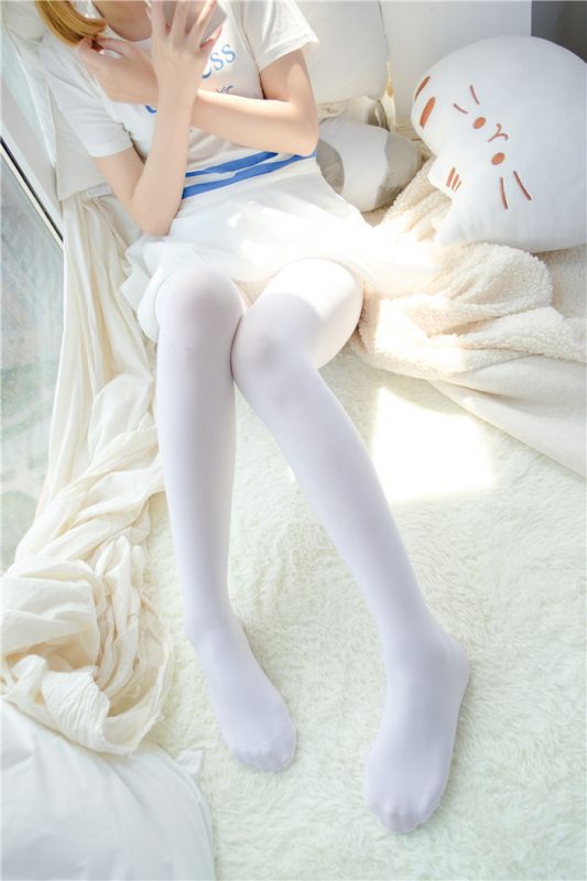 [萝莉控]白色短裙下的白丝美腿[94P]