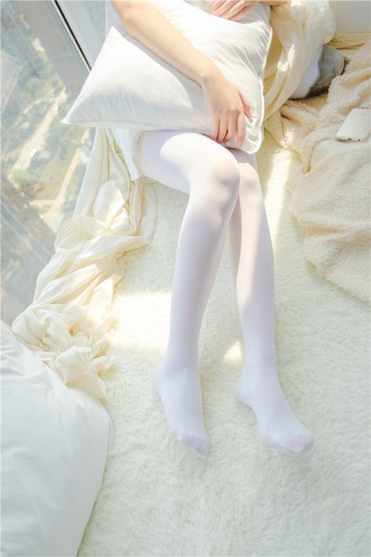 [萝莉控]白色短裙下的白丝美腿[94P]