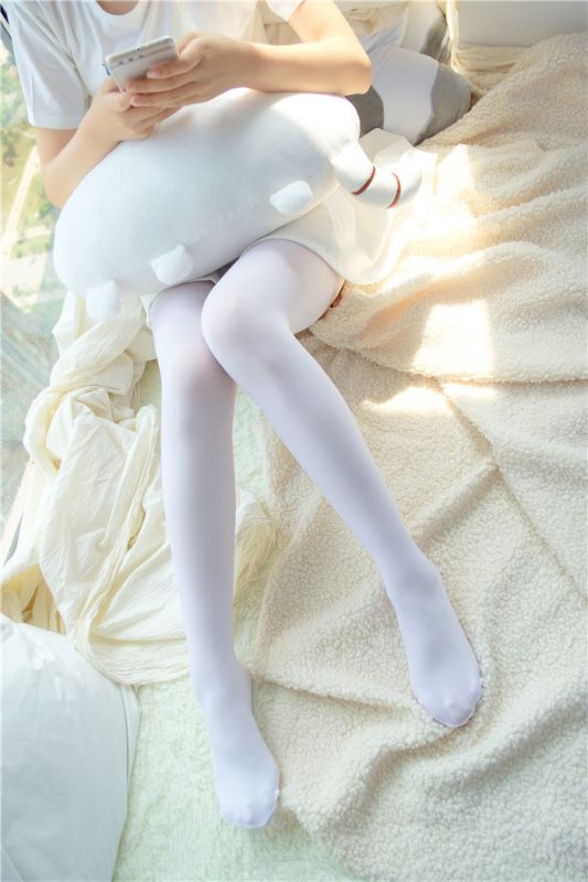 [萝莉控]白色短裙下的白丝美腿[94P]