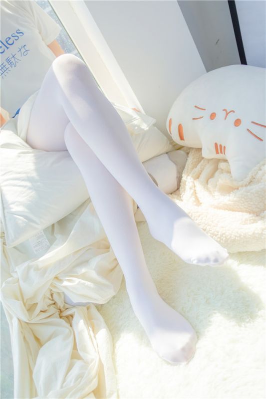 [萝莉控]白色短裙下的白丝美腿[94P]
