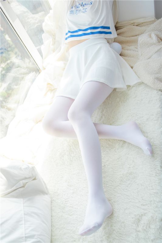 [萝莉控]白色短裙下的白丝美腿[94P]