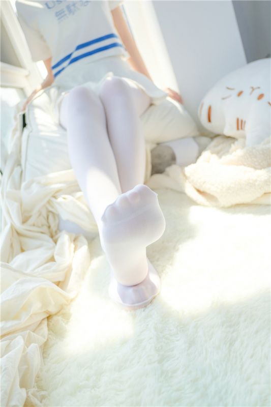 [萝莉控]白色短裙下的白丝美腿[94P]