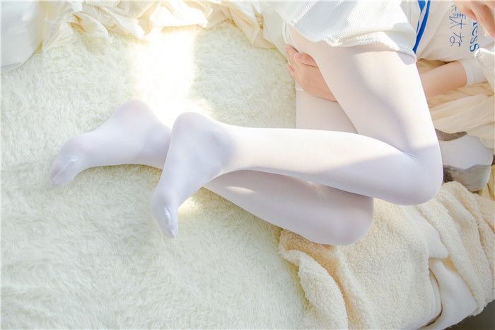 [萝莉控]白色短裙下的白丝美腿[94P]