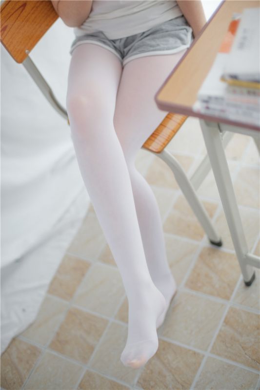 [萝莉控]灰色热裤双马尾[85P]