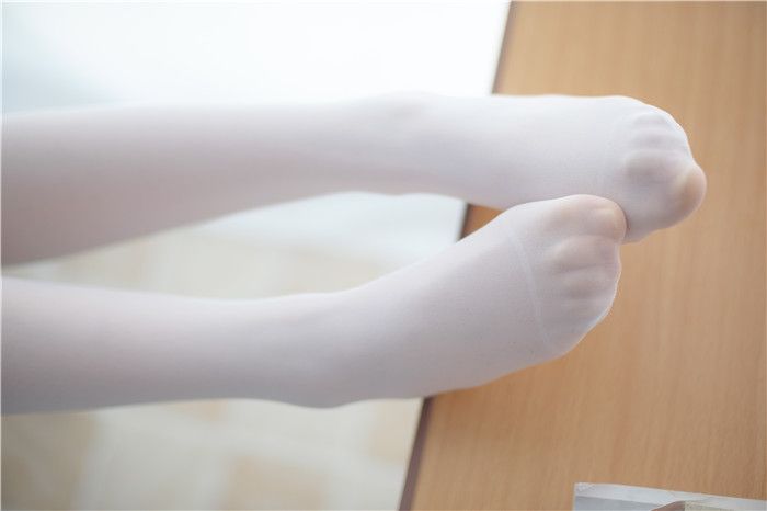 [萝莉控]灰色热裤双马尾[85P]