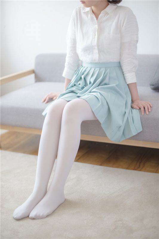 [萝莉控]绿豆灰白丝萝莉腿[94P]