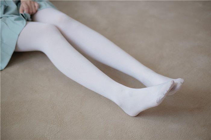 [萝莉控]绿豆灰白丝萝莉腿[94P]