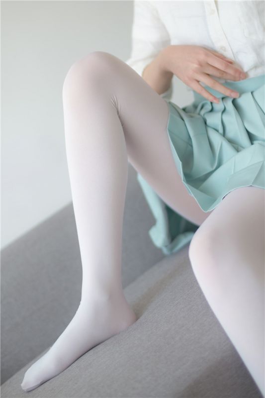 [萝莉控]绿豆灰白丝萝莉腿[94P]