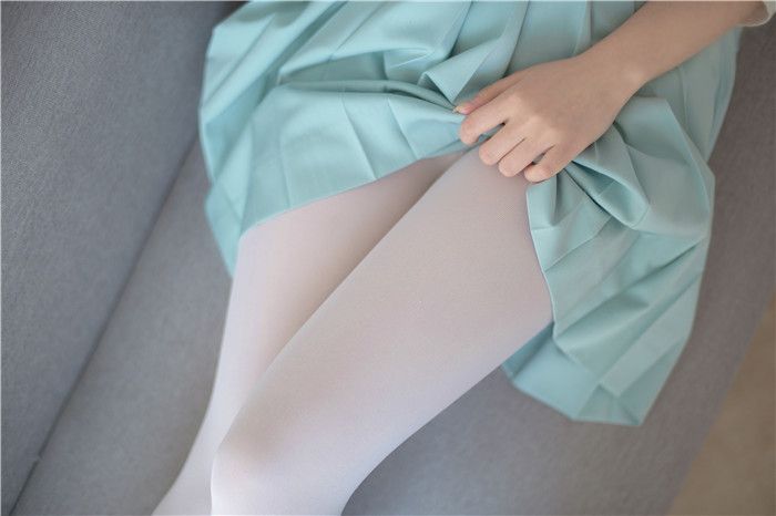 [萝莉控]绿豆灰白丝萝莉腿[94P]