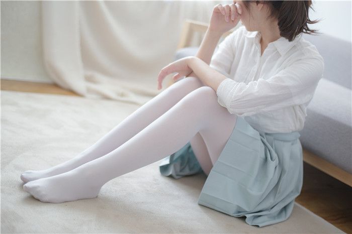 [萝莉控]绿豆灰白丝萝莉腿[94P]