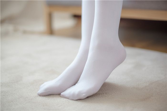 [萝莉控]绿豆灰白丝萝莉腿[94P]