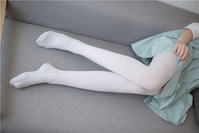 [萝莉控]绿豆灰白丝萝莉腿[94P]