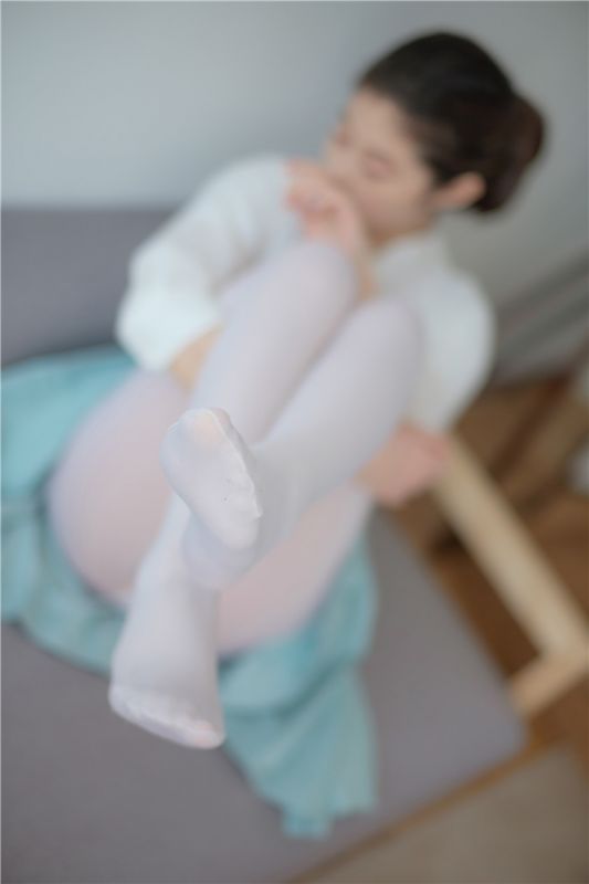 [萝莉控]绿豆灰白丝萝莉腿[94P]