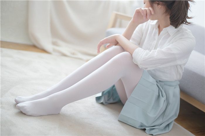 [萝莉控]绿豆灰白丝萝莉腿[94P]