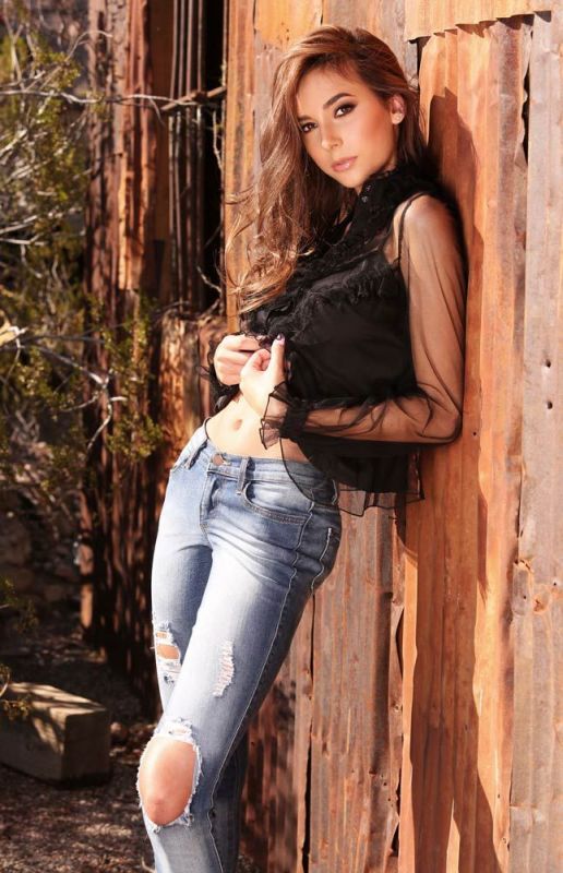 Amber Bernstein- Maxim埃及版杂志封面女郎 [25P]