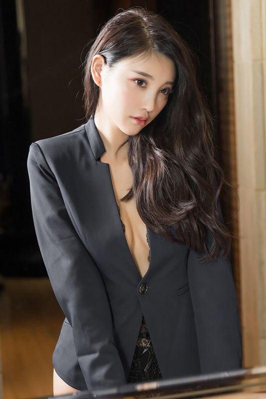 黑丝OL杨晨晨蕾丝美腿上演职场诱惑[31P]