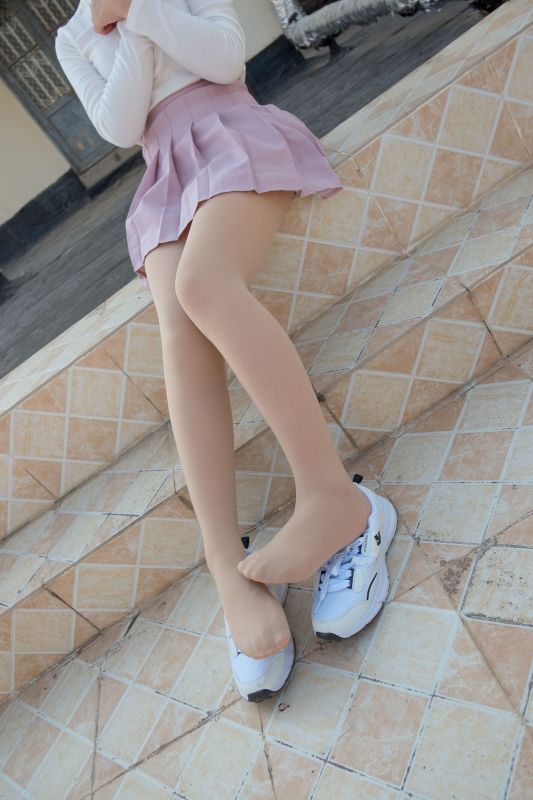 肉丝大胸妹 萝莉丝足写真套图