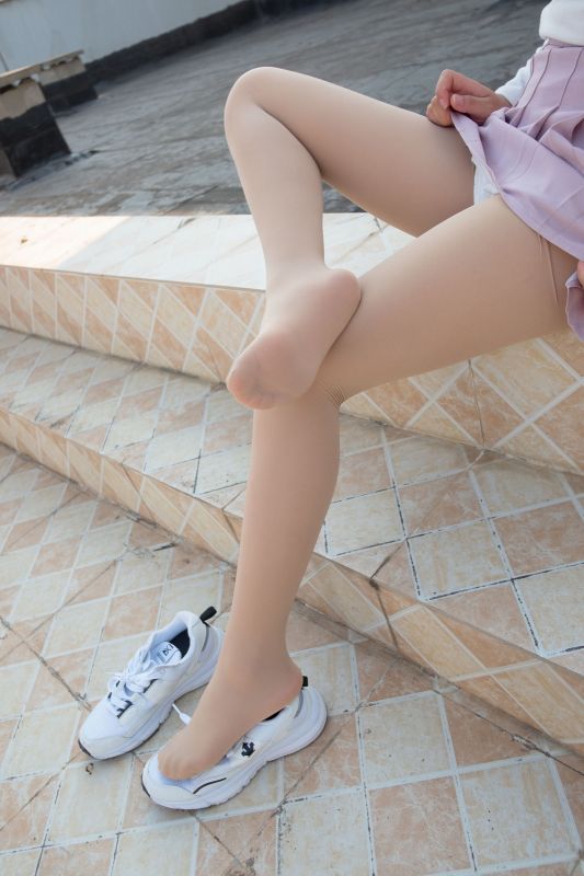 肉丝大胸妹 萝莉丝足写真套图